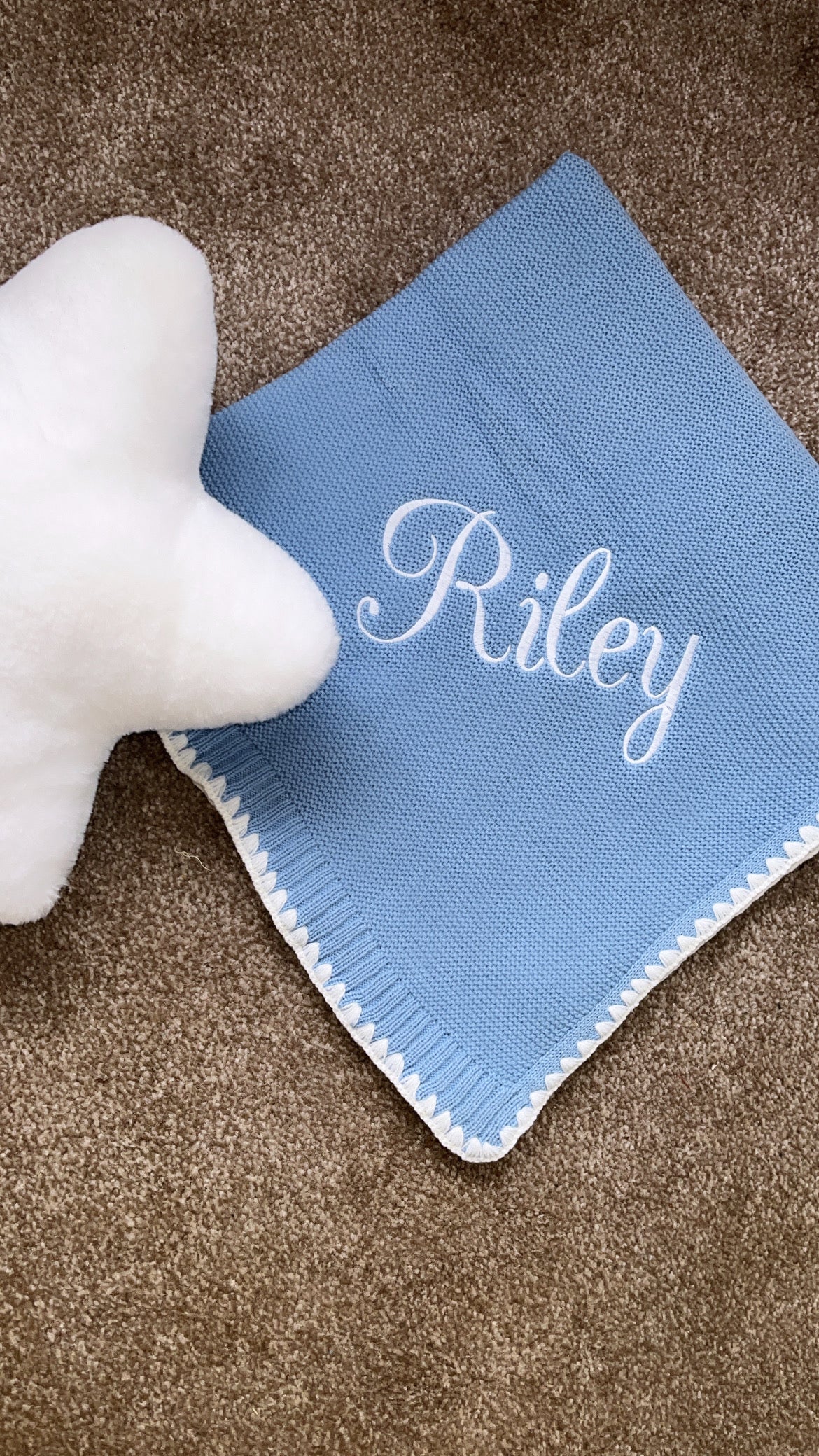 Scalloped Contrast Trim Blanket