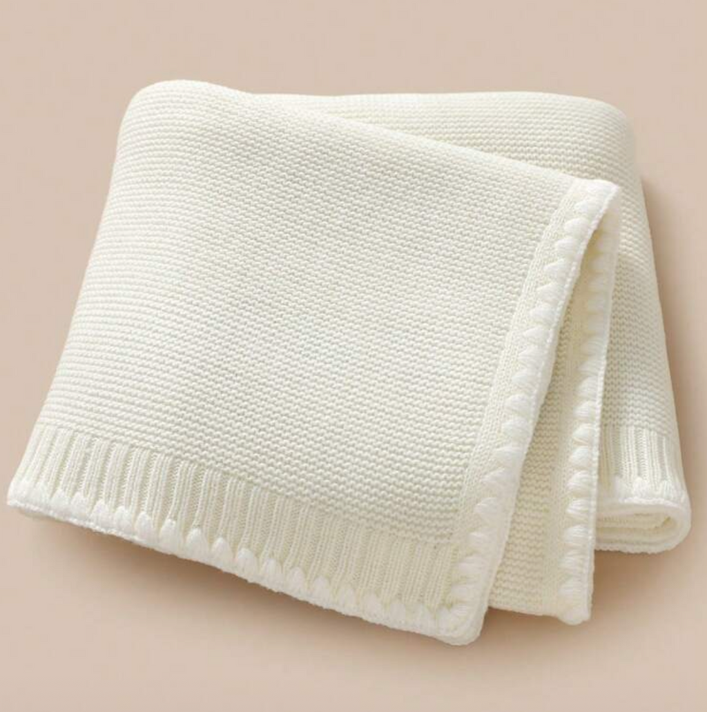 Scalloped Contrast Trim Blanket