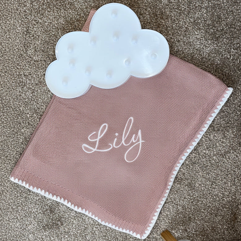 Scalloped Contrast Trim Blanket